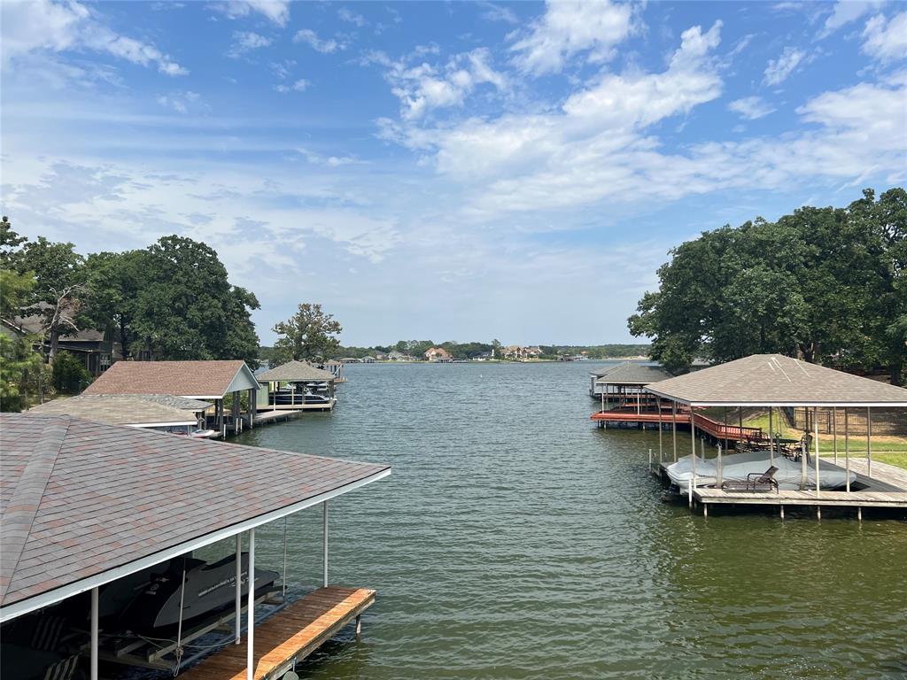 201 Kiowa Drive W, Lake Kiowa, TX lhrmls01756167