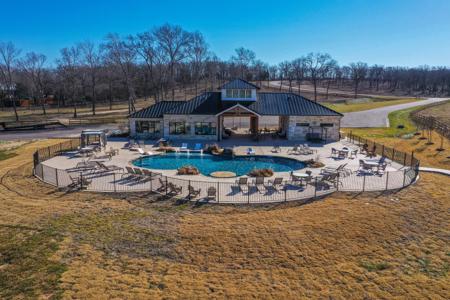 6947 Lakeshore Way