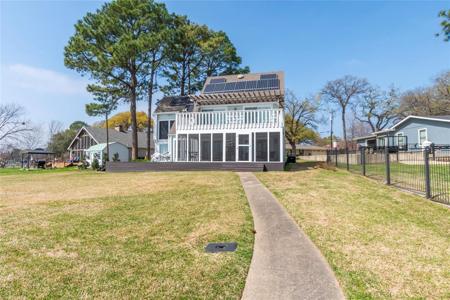 18399 Hickory Circle