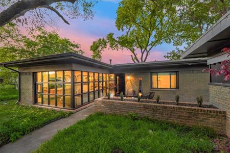 7033 Gaston Parkway