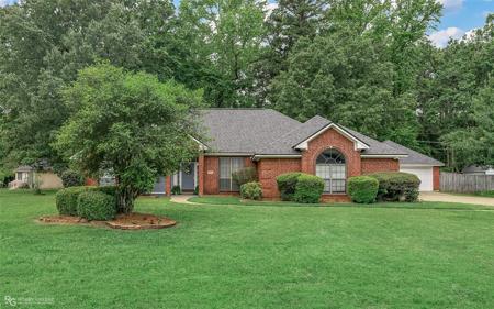 2803 Hillcrest Circle