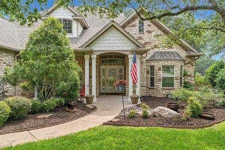 3203 Golden Oaks Circle