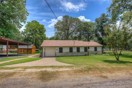 2111 Lakeview Drive