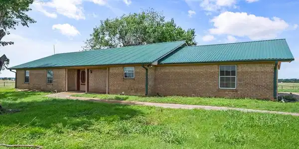 900 SE County Road 2220