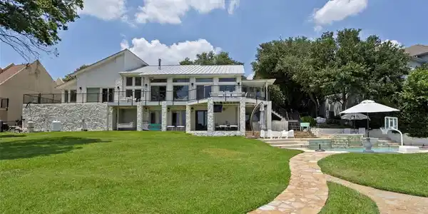 8940 Crest Wood Drive
