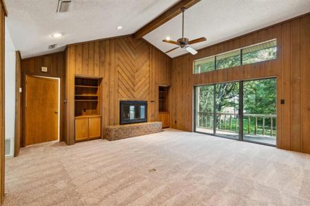 2402 Arrow Lane