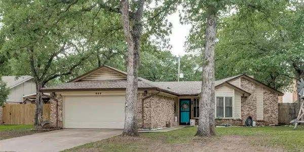 809 Meadowcrest Drive