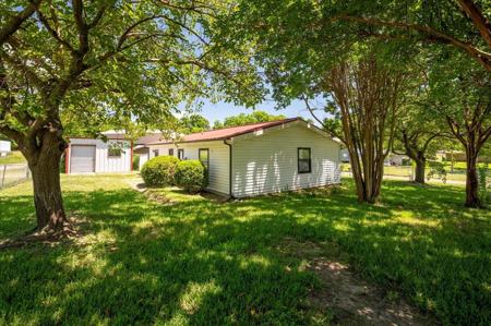8212 Lakeview Circle