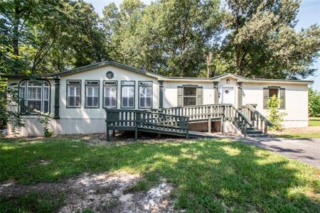240 E Cedar Lane