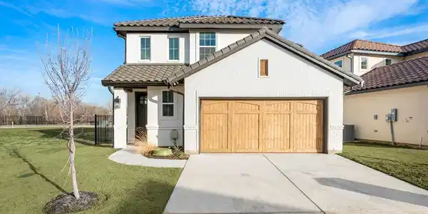 10040 Lakeside Drive