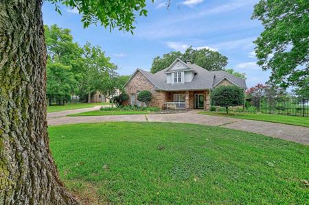 276 Graves Circle