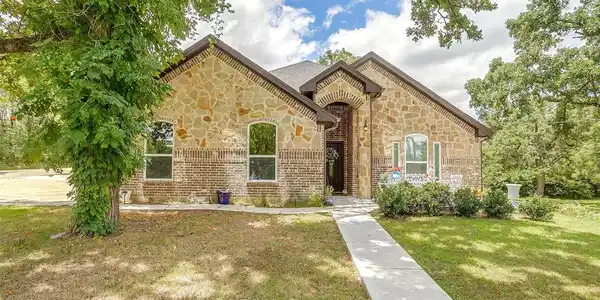 301 Lakeside Drive