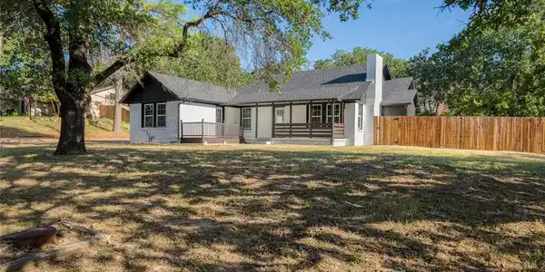 1101 Lakeview Drive