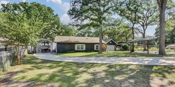 272 Shoreline Drive