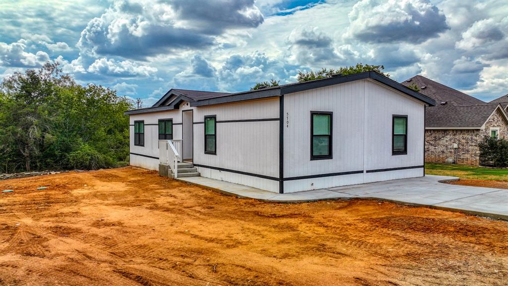 5704 Stonegate Circle, Granbury, TX lhrmls02369365