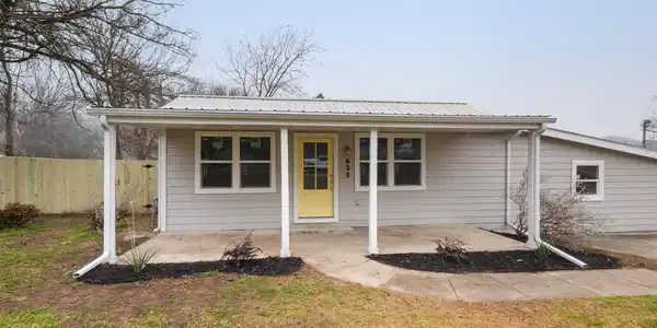 633 E Columbia Drive