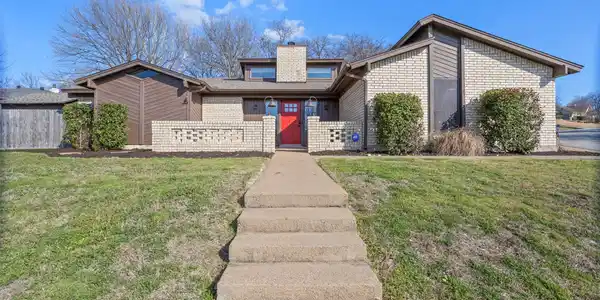 8700 Glen Hollow Drive