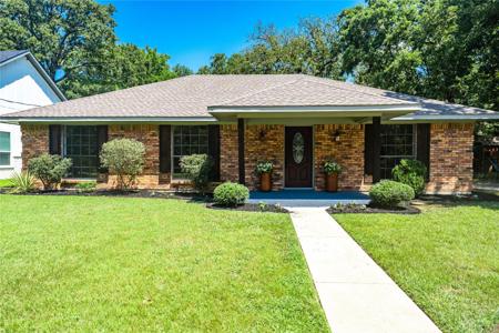 205 CEDARWOOD Drive