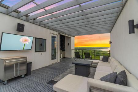 4949 Blaynes View