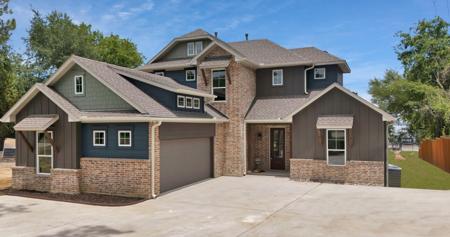 1211 Woodcrest Drive