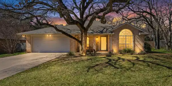 945 Lake Ridge Drive