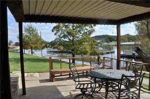 1361 Willow Beach Road