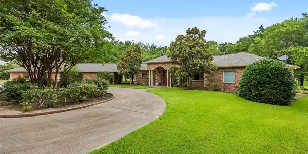 207 Tonkawa Trail