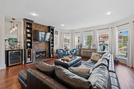 2164 Tanglewood Boulevard