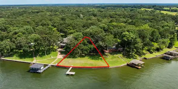 109 Lakeside Lane