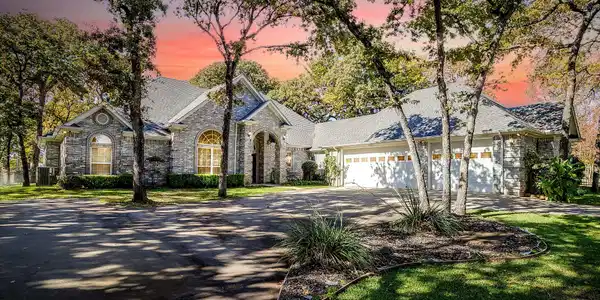 12215 Lake Forest Drive