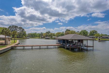 2512 Oak Drive