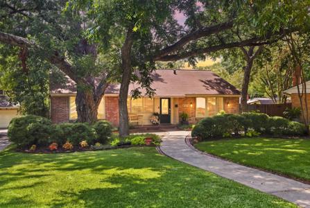 8727 Fawn Drive
