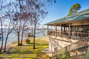652 Private Road 52444