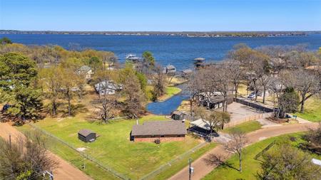 171 Lakeshore Drive
