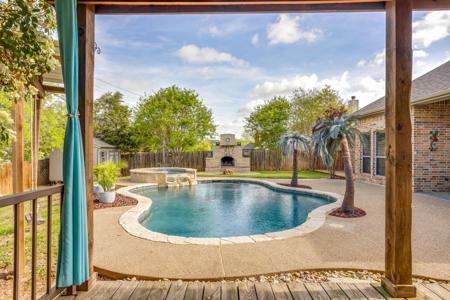3127 Meandering Way