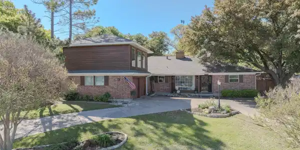 7713 Woodside Hill