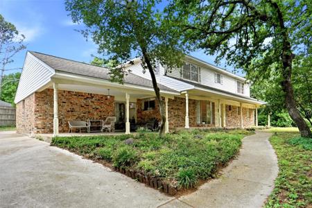 2105 Camelot Drive