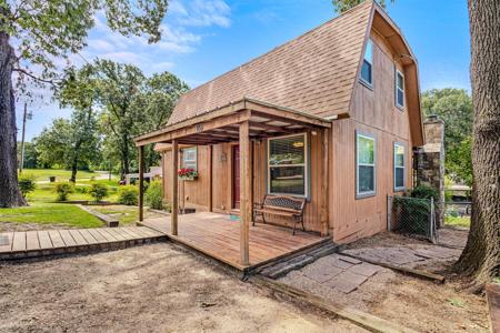 166 Baywood Boulevard