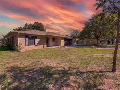3809 Winding Way