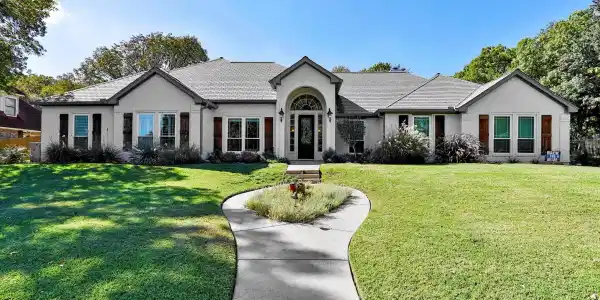 8921 Crest Wood Drive