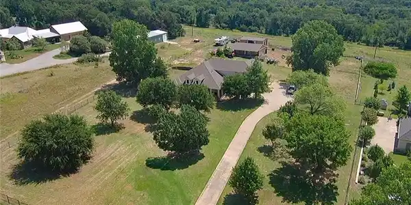3972 Lake Oaks Circle