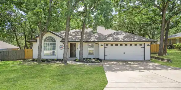 1112 Lakeview Drive
