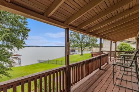17 Shoreline Drive