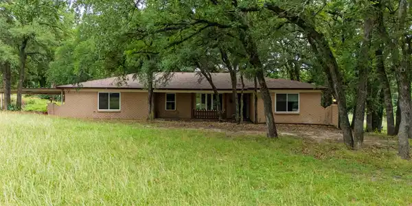 1517 Oakridge Court W
