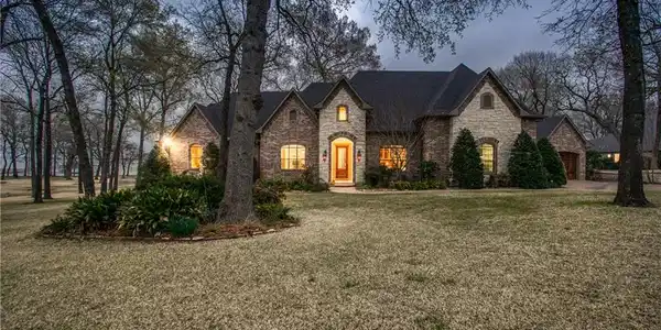 210 Lincoln Drive