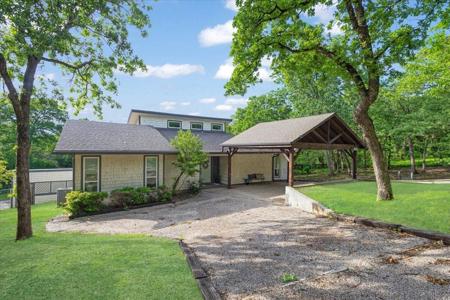 2449 Tanglewood Boulevard