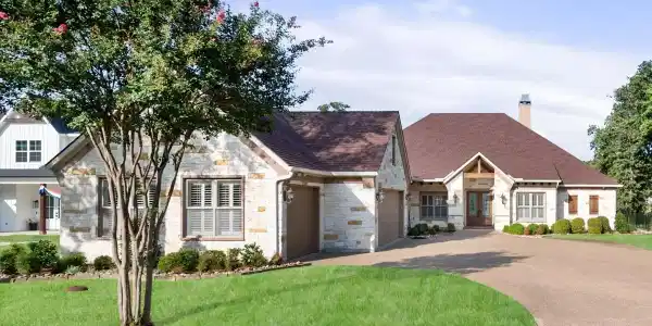 560 Clubhouse Drive