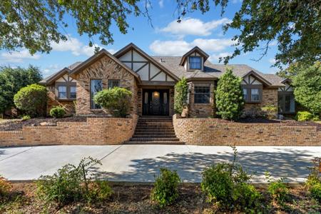 2813 S Country Club Road