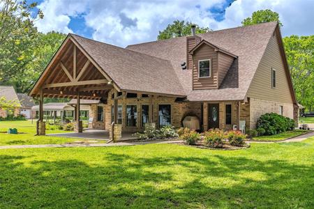 285 Private Road 5885