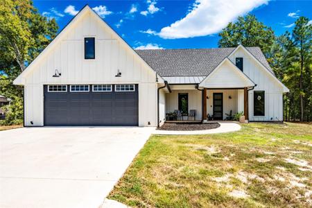 230 Lakeview Circle